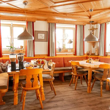 ベッド・アンド・ブレックファスト Franzerhof 3*